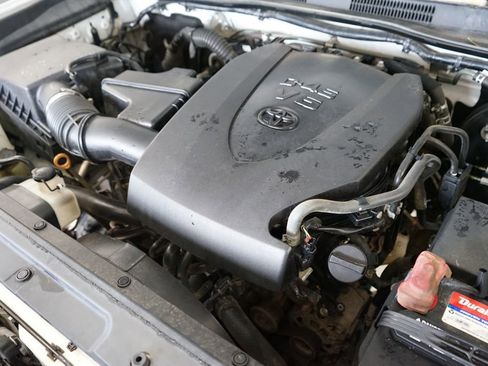 Used 2018 Toyota Tacoma TRD Sport w/ Technology Package image 42