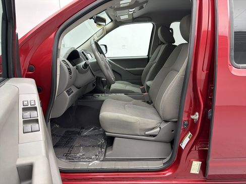 Used 2020 Nissan Frontier SV image 13