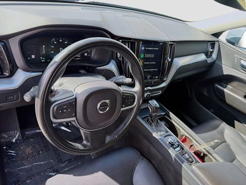 Used 2019 Volvo XC60 T5 Momentum w/ Premium Package FWD image 7