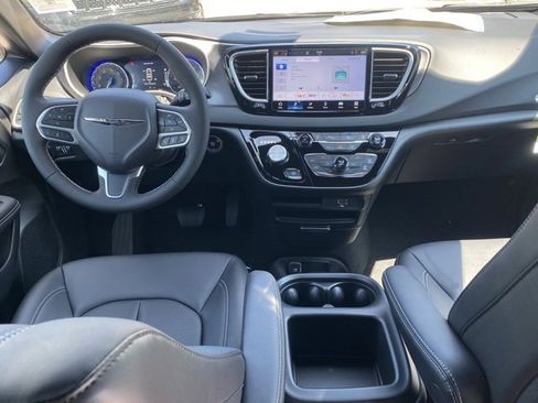 New 2026 Chrysler Voyager LX image 34