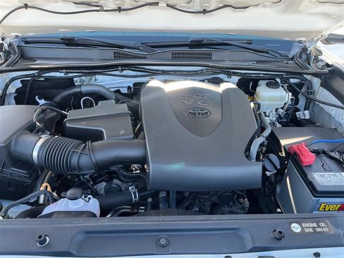 Used 2017 Toyota Tacoma TRD Off-Road w/ Tow Package (A/T) image 11