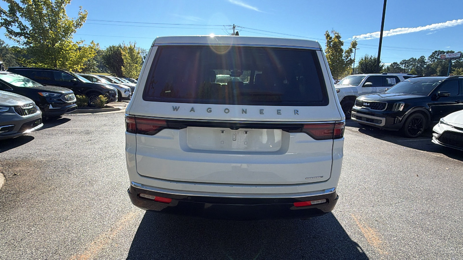 Used 2024 Jeep Wagoneer L Series II w/ Flexible Seating Group AWD/4WD image 9