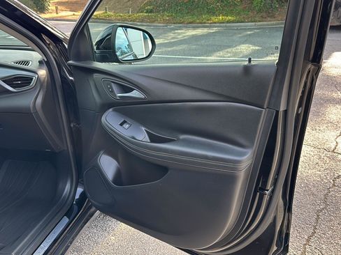 Used 2022 Buick Encore GX Essence image 12