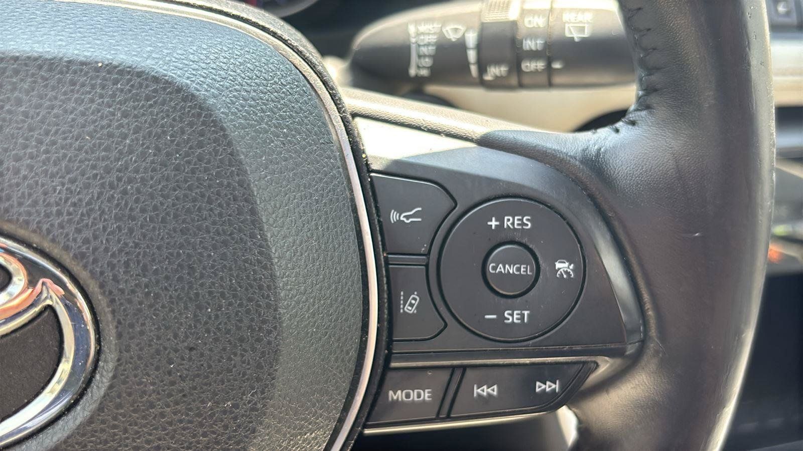 Used 2019 Toyota RAV4 XLE Premium FWD image 31
