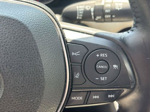 Used 2019 Toyota RAV4 XLE Premium FWD image 31