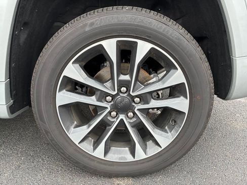 New 2025 Jeep Grand Cherokee Overland w/ Luxury Tech Group IV image 17