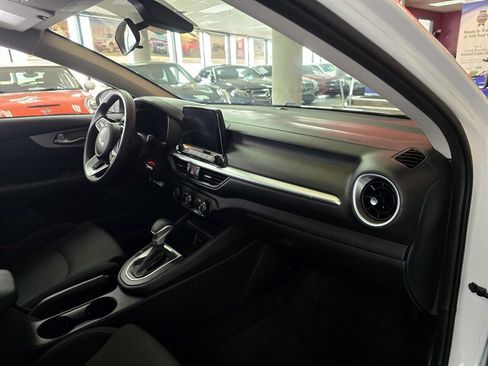 Used 2023 Kia Forte LXS w/ LXS Technology Package FWD image 13