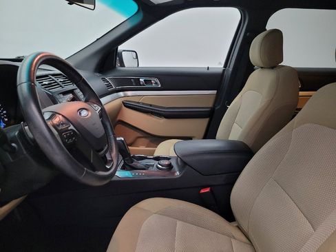 Used 2017 Ford Explorer XLT image 17