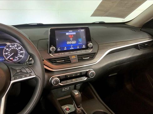 Used 2025 Nissan Altima 2.5 SV FWD image 6