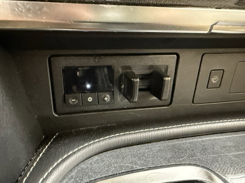 Used 2021 Nissan Armada SV image 17