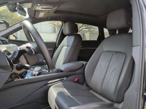 Used 2023 Audi e-tron Premium Plus w/ Premium Plus Package image 16