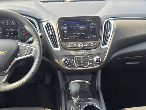 Used 2022 Chevrolet Malibu LT FWD image 16