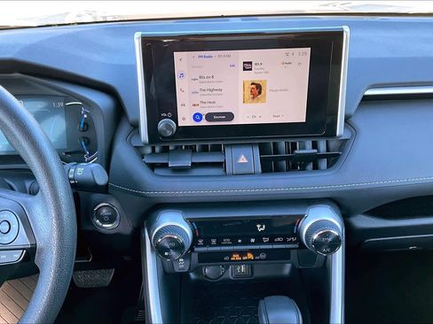 Used 2025 Toyota RAV4 XLE image 6