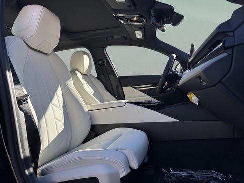 Used 2026 BMW 530i w/ M Sport Package image 22