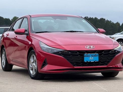 Used 2021 Hyundai Elantra SE FWD image 7