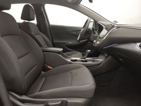 Used 2018 Chevrolet Malibu LT image 21