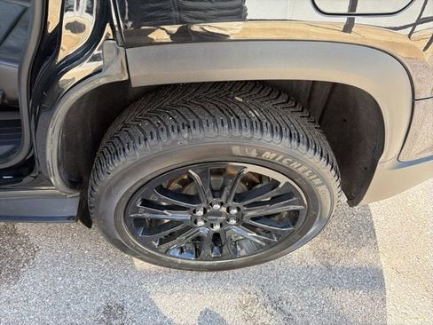 Used 2022 GMC Acadia SLT w/ Elevation Edition image 11