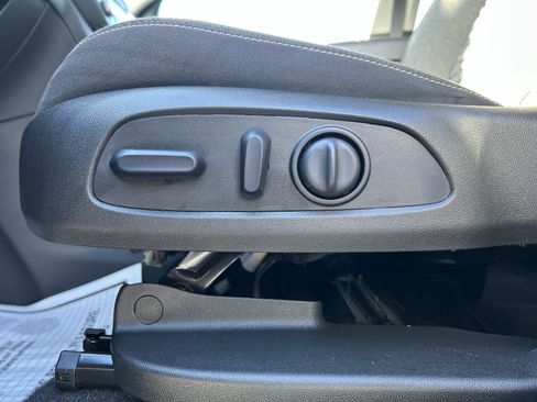 Used 2021 Chevrolet Equinox LT image 12