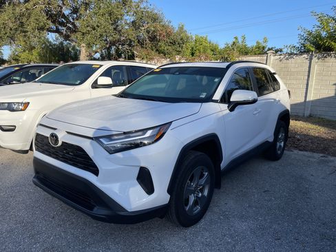 Used 2022 Toyota RAV4 XLE image 4