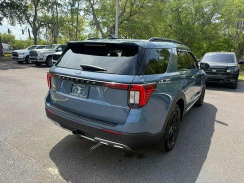 Used 2025 Ford Explorer Active w/ Active Comfort Package image 11