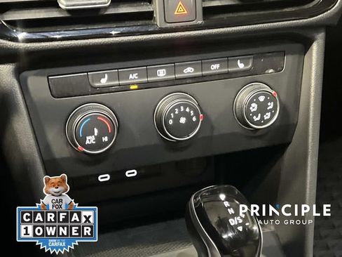 Certified 2022 Volkswagen Taos SE w/ Panoramic Sunroof Package image 23