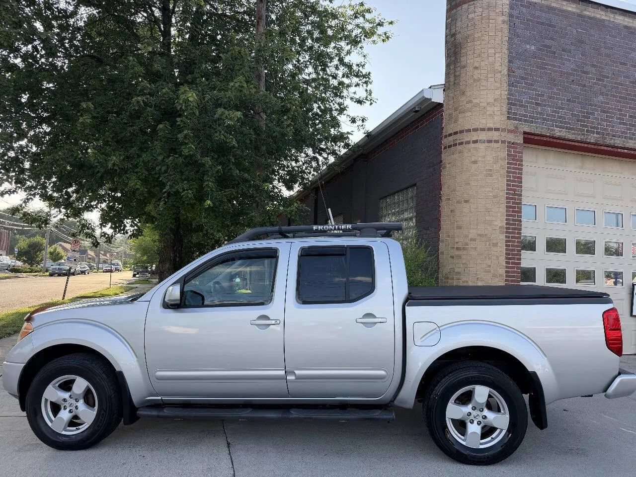 Used 2005 Nissan Frontier LE w/ (X01) Leather Pkg AWD/4WD image 13