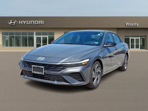 Used 2025 Hyundai Elantra Sport image 1