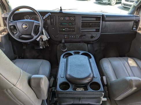 Used 2019 Chevrolet Express 2500 RWD image 17