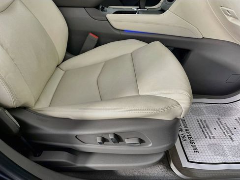 Used 2018 Cadillac XT5 Luxury w/ Driver Awareness Package FWD image 33