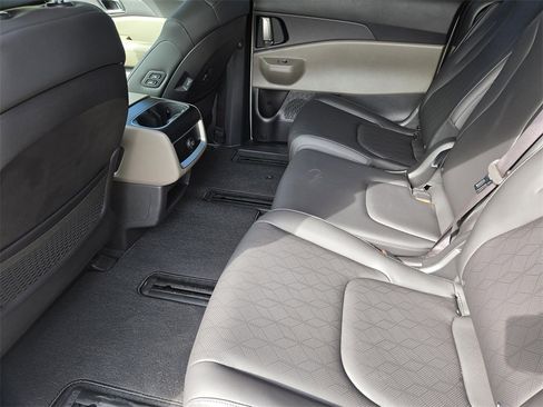 New 2026 Kia Carnival EX image 21