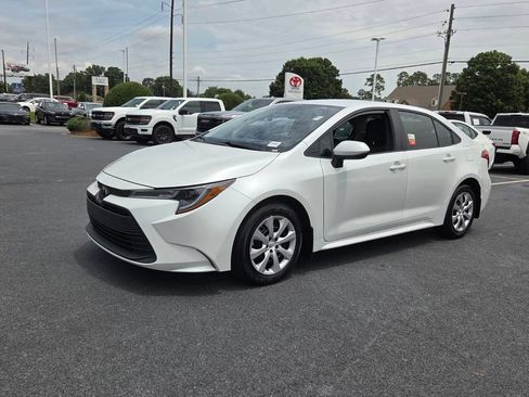 Certified 2025 Toyota Corolla LE FWD image 3