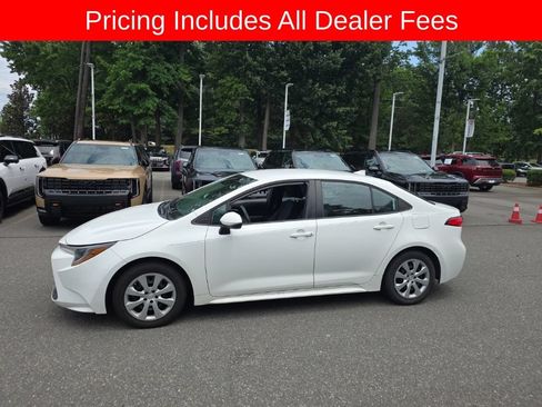 Used 2021 Toyota Corolla LE FWD image 4