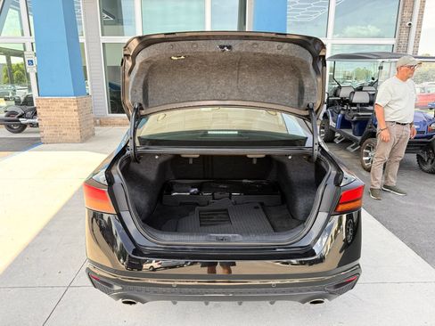 Used 2024 Nissan Altima 2.5 SR FWD image 41