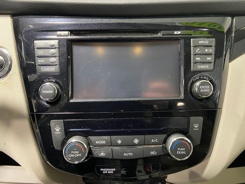 Used 2018 Nissan Rogue Sport SV w/ SV Technology Package image 12