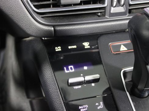 Used 2022 Porsche Macan AWD/4WD image 24