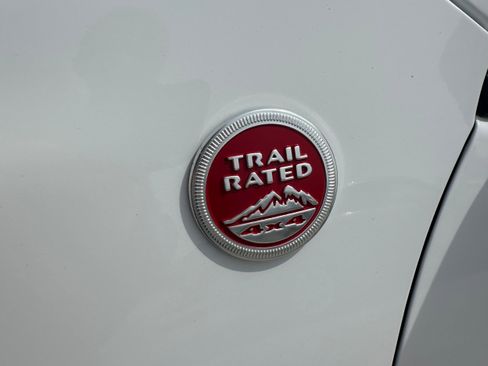 Used 2020 Jeep Cherokee Trailhawk w/ Cold Weather Group AWD/4WD image 30