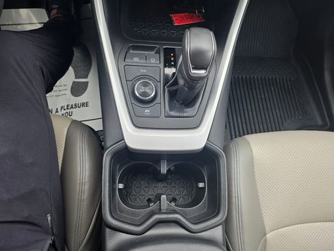 Used 2024 Toyota RAV4 SE w/ Convenience Package image 19