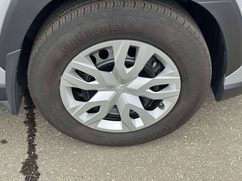 Used 2024 Toyota Corolla Cross L image 9