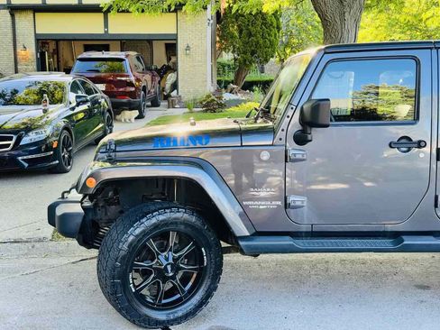 Used 2014 Jeep Wrangler Unlimited Sahara w/ Connectivity Group AWD/4WD image 10