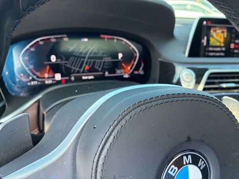 Used 2022 BMW 740i w/ M Sport Package RWD image 7