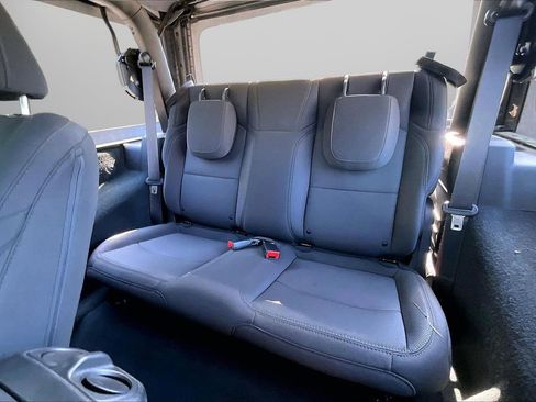 Used 2022 Jeep Wrangler Sport AWD/4WD image 21