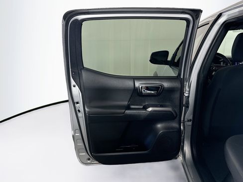 Used 2017 Toyota Tacoma TRD Off-Road w/ Premium & Technology Package image 27