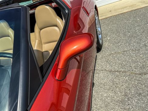 Used 2006 Chevrolet Corvette Coupe w/ Preferred Equipment Group RWD image 19