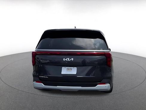 Used 2026 Kia Carnival FWD image 12