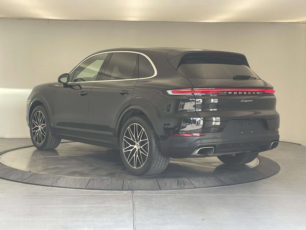 Certified 2025 Porsche Cayenne AWD/4WD image 3