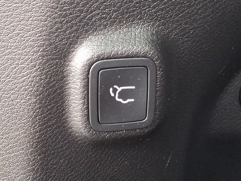 Used 2019 Jeep Cherokee Limited AWD/4WD image 28