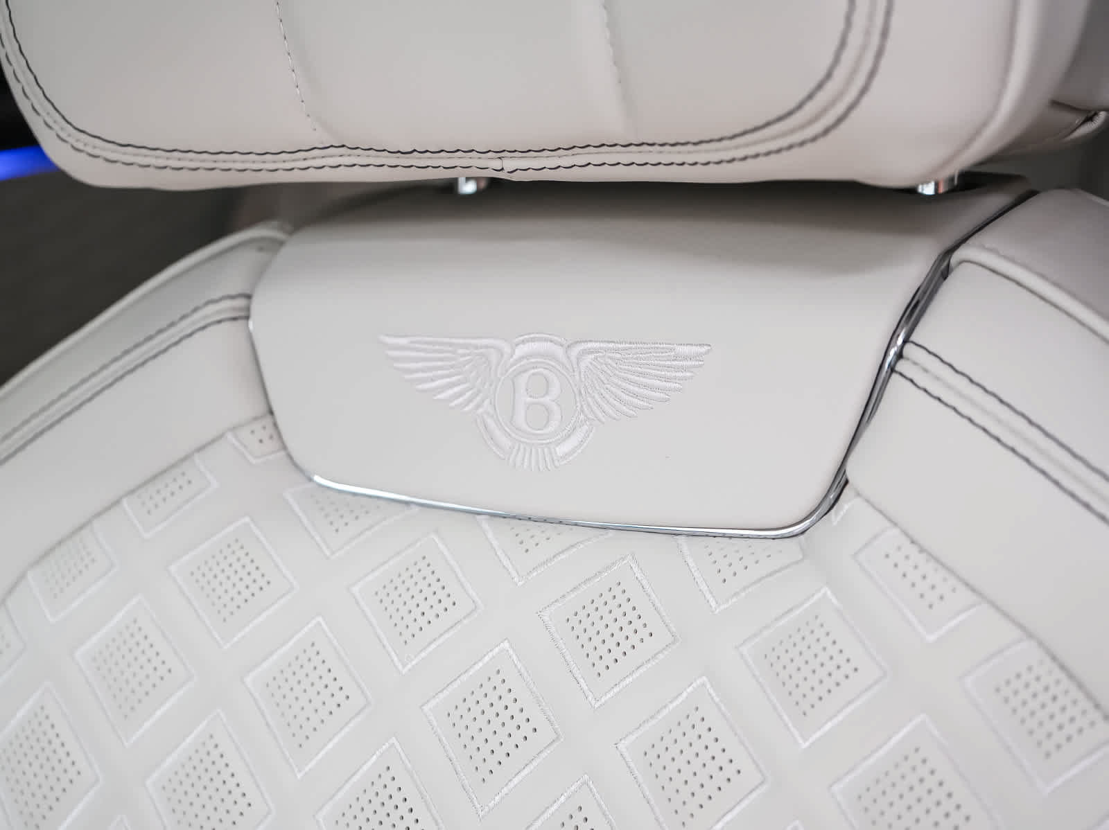 Used 2022 Bentley Flying Spur V8 AWD/4WD image 24