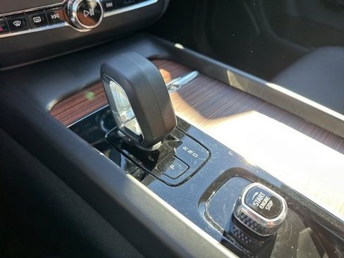 Certified 2023 Volvo XC60 B5 Plus image 19