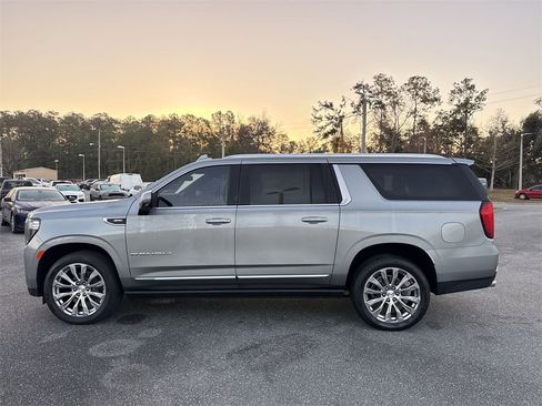 Used 2023 GMC Yukon XL Denali image 4