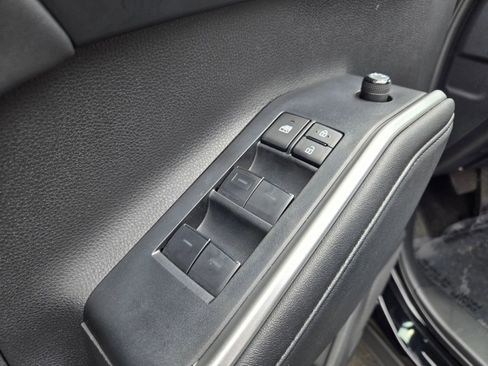 Used 2024 Toyota Highlander XLE AWD/4WD image 14